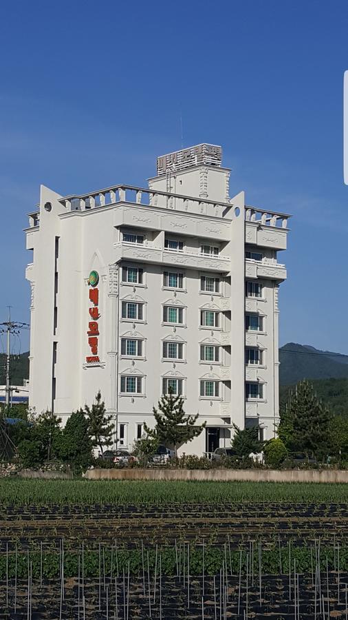 Main Motel Каннын Экстерьер фото