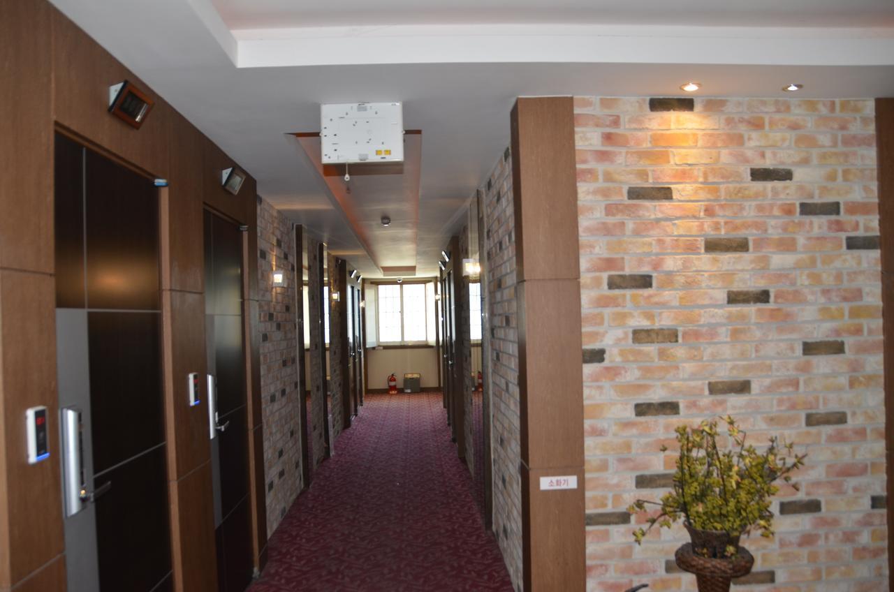 Main Motel Каннын Экстерьер фото